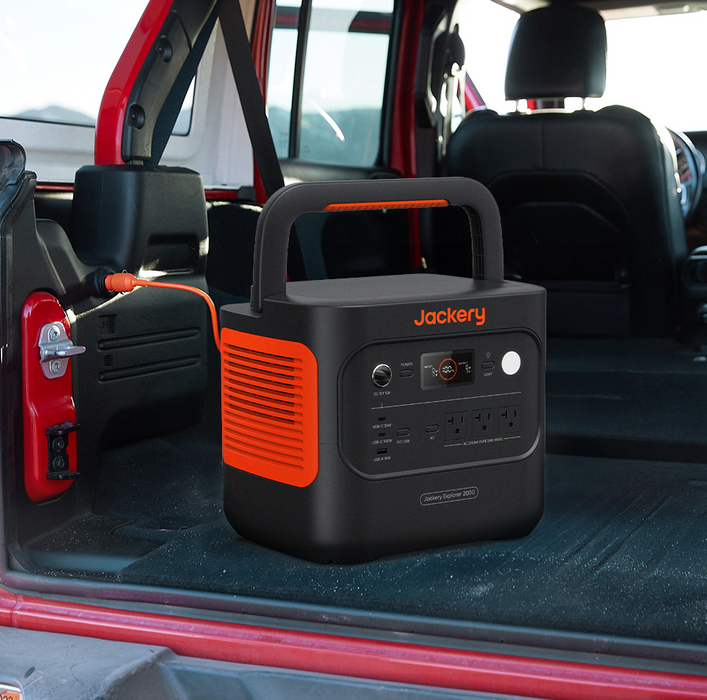 Jackery Explorer 2000v2 + 2 xSolarSaga 100W Solar Panel Solar Generator