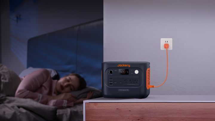 Jackery Explorer 1000 v2 Solar Generator + Choose Your Custom Package