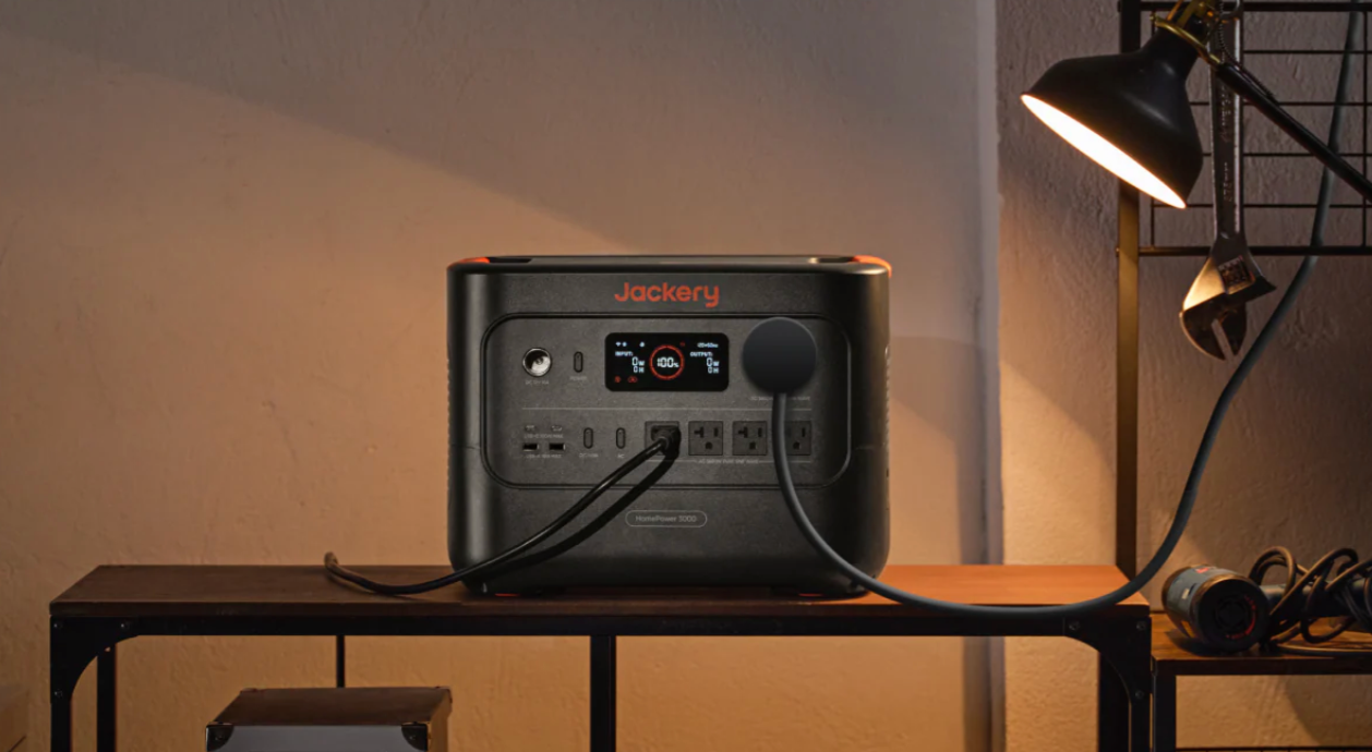 Jackery HomePower 3000 Solar Generator