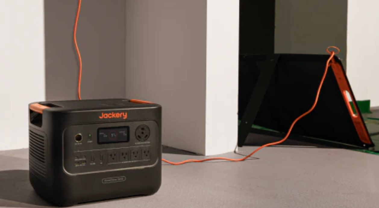 Jackery HomePower 3000 Solar Generator